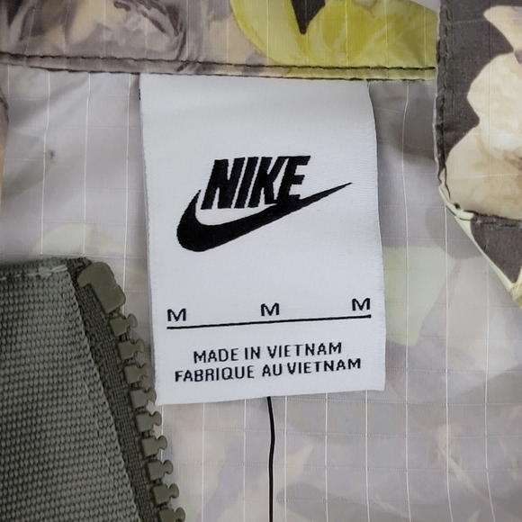 Nike Women's Crop Top Jacket Size Med Camo Khaki F/Z Lightweight Oversized Fit - Picture 3 of 9